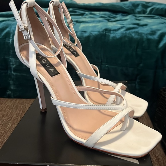 Aqua White Sandals size 10 - Picture 2 of 5